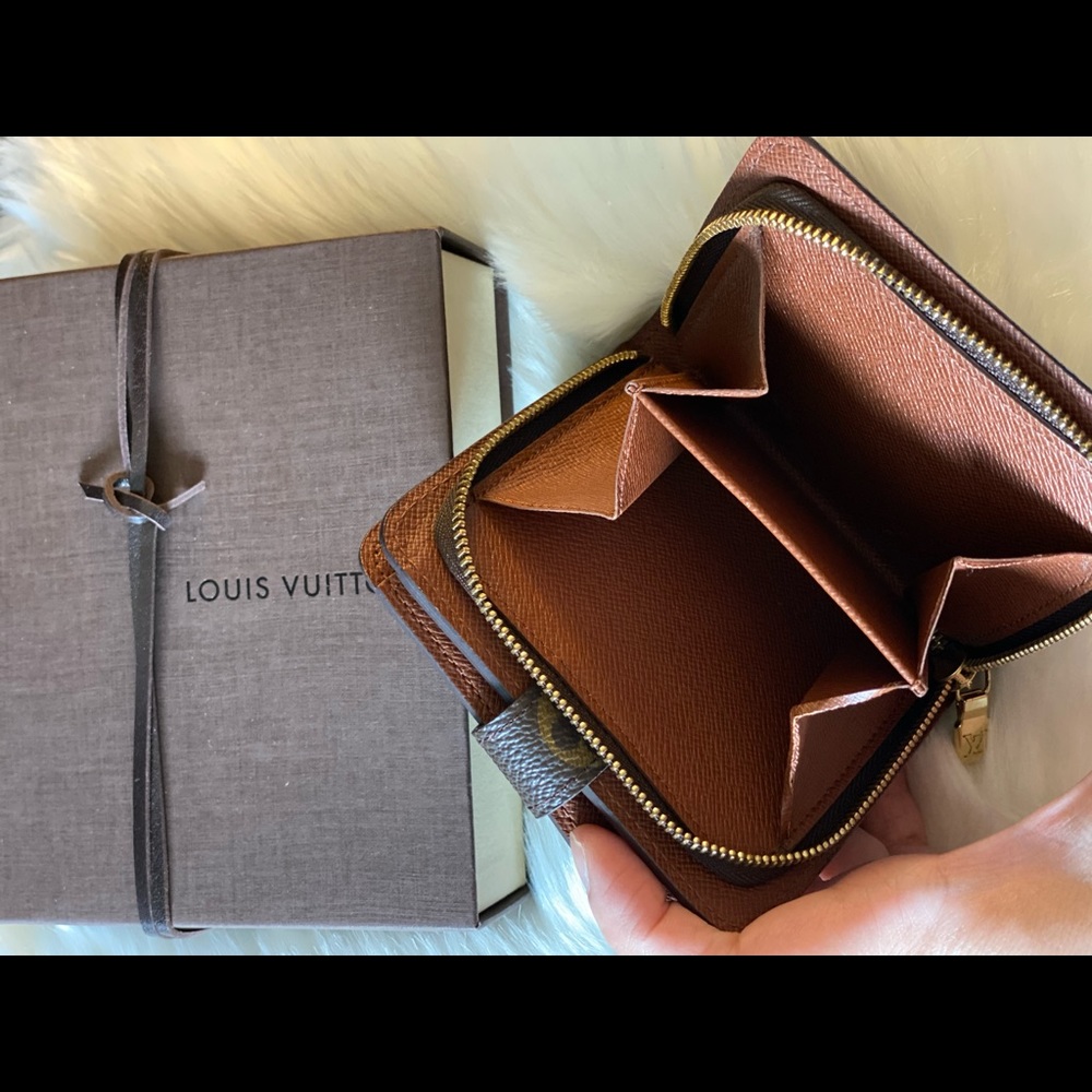 🛑SOLD🛑 Authentic Louis Vuitton Compact Wallet - Picture 8 of 12
